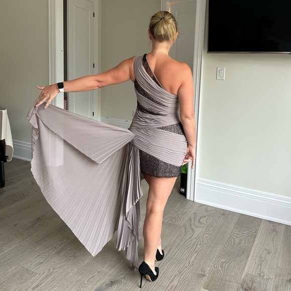 BCBG MAXAZRIA Runway mini dress with black lace pleated tail - Picture 6 of 15